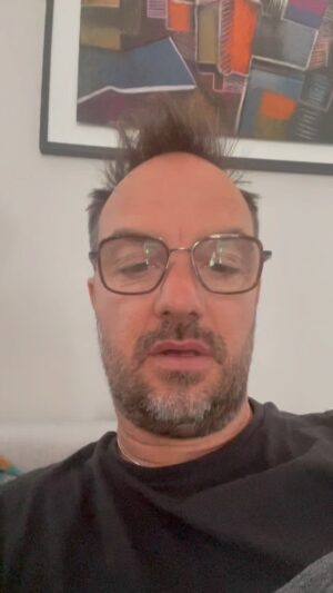 Jarry Instagram - La joie de mes enfants à l’annonce de mon émission @bigshowdejarry ce soir sur @france2 me donne de la force 🙌🙌🙌 j’espère partager le même bonheur avec vous aussi Love ♥️♥️♥️ et rdv ce soir 😜