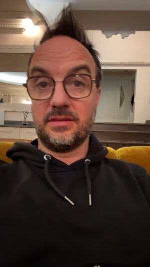 Jarry Instagram - Mon fils 6 ans m’annonce son mariage 😂😂😅😅 Budget limité si un organisateur de mariage est intéressé 😛