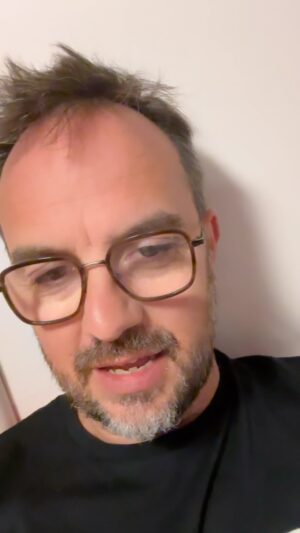 Jarry Instagram - Je dévoile le titre de mon nouveau spectacle à Mes enfants  et à vous j’espère que votre réaction sera meilleure 😂😂😂😂! Bientôt la mise en vente …..