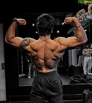 Jasmeet Baduwalia Instagram - Be so inspirational that the camera does not leave your back🪯 
•
•
•
@americanirongym  @navibaduwalia