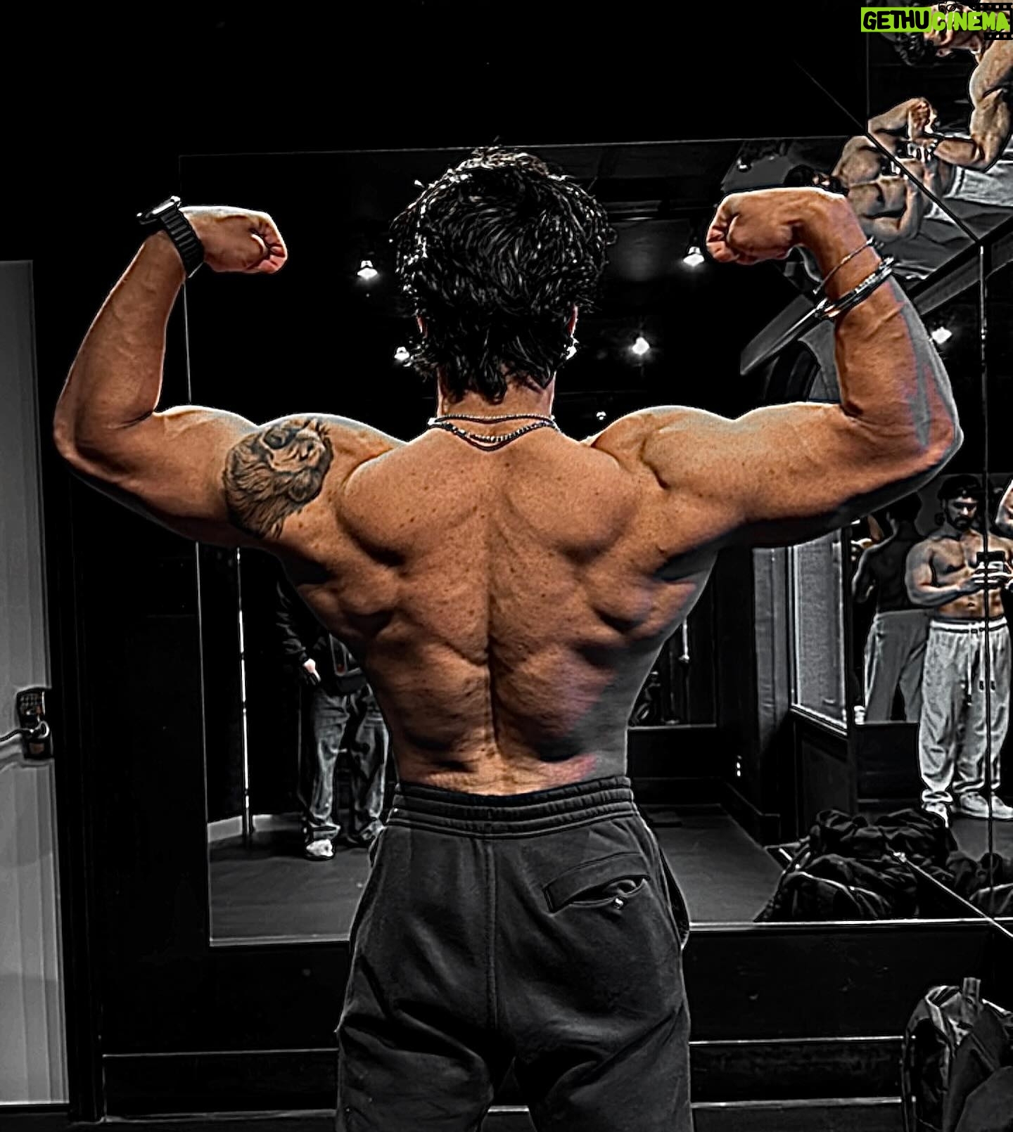 Jasmeet Baduwalia - 3 Likes - Be so inspirational that the camera does not leave your back🪯
•
•
•
@americanirongym @navibaduwalia