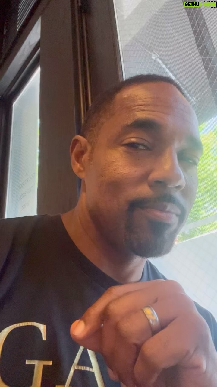 Jason George - 58.8K Likes - Wellā¦it WAS kind of hush-hush
But now itās official
Where my scrubs at?
@greysabc @station19 #crossover #benley #benwarren #doctorslife #actorslife #blessed
