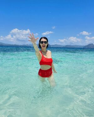Jason Hsu Instagram - 妳曬太陽☀️我曬老婆💋

❤️ @chaochao1011 

#老公視角加攝影師視角
#這麼正的老婆曬一下可以吧