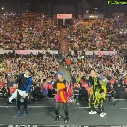 Jason Hsu - 4.2K Likes - #2056二十週年演唱會 #馬來西亞站
謝謝大家那麼配合
這個應該是最多人的boomerang吧!
我的流蘇真的很顯眼😆