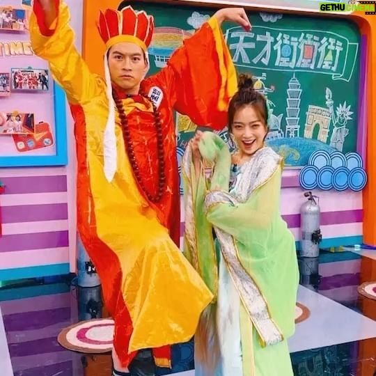 Jason Hsu - 10.8K Likes - #天才衝衝衝
之前常常說要跟我一起去工作
我都跟她說爸爸在工作的時候很忙
可能會沒有時間照顧你
結果上次錄衝衝衝的時候
他們剛好在攝影棚附近就來探班
又剛好那天是端午節主題
我擔心這個剛好會不會讓Doreen認為
爸爸每次出去工作的時候
都是穿著這個法海的衣服😳😳😳😳😳
@chaochao1011
@geniusgogogo
#許孟哲趙孟姿 #doreenAnfLiam
#天才衝衝者 #探班