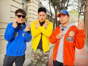 Jason Hsu Instagram - #5566 
哇噻！22週年耶！
當時簽約的時候只有16歲
想說就來玩看看吧！
反正第一份合約結束也才22歲
就算混不下去回去唸書也可以
沒想到…就到現在2024了
謝謝大家支持
謝謝兄弟們Carry

一起拼到2056好了
那個時候…
我71歲
仁甫76歲
協志78歲
演唱會應該不會再要我們跳舞了吧🤣

@tonysun.ig 
@playzax