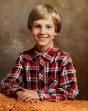 Jason Mewes Instagram - This 8 year old could have never predicted the life this 50 year old would have and if you want to hear more about his journey come to my A-Mewes-ing Stories @bricktowncomedy in Oklahoma City this weekend Thursday/Friday/Saturday 👉 Tickets at my *link in bio*