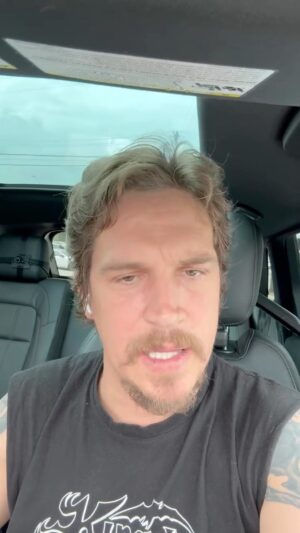 Jason Mewes Instagram - Wisconsin I’m on my way right now to Appleton! Come see me do my Jay Mewes & His A-Mewes-ing Stories this weekend Jan 25th-27th at @skylinecomedy. Shows are selling out! Get your tickets now at my *link in bio* NOOTCH ;)

#amewesingstories #jayandsilentbob #skylinecomedyclub #appleton #wisconsin
