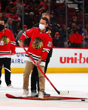 Jason Priestley Instagram - Fun times doing Shoot the Puck @nhlblackhawks game!