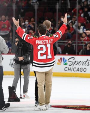 Jason Priestley Instagram - Fun times doing Shoot the Puck @nhlblackhawks game!