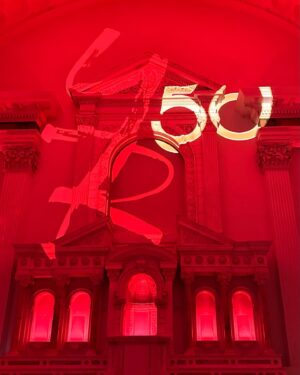Jason Thompson Instagram - Congratulations on an incredible 50 years of @youngandrestlesscbs. Thank you to the Bell family for its dedication and vision.  To the many past and current crew members, writers, directors, production teams and executives, cast, and most importantly fans of the Young and the Restless. It's an honor to continue the story that was built with the love for the love of many. I’m grateful to work with this current group of amazing people and I look forward to everyday I get to go to work. Again, thank you to the viewers for the support and for championing daytime TV. And thank you @cbstv @sonypictures @paramountplus We couldn't do it with you.