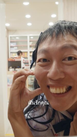 Jaspers Lai Instagram - 你觉得他喜欢我吗？ #SWEEMAKMAK #校花 #爱情 #搞笑 #正能量语录  #爱情语录 #love #puppylove #girl #帅哥 #comedy #funny #qoutes