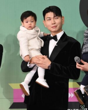 Jasson Instagram - 내가 준버뮈랑 레드카펫이라니!!!!!!!
세상에 마상에!!!!!!!! 😍😍🫶🏻🫶🏻