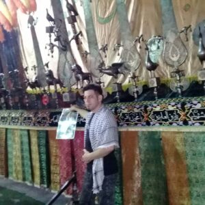 Javad Nazari Instagram - #ورق_بزنید👈🙌
ای #علمدار_کربلا
مرد میدان هر بلا عباس 
پنجمین نور چشم فاطمه ای 
تو حسین کنار علقمه ای 
ای شفاعت به خون تو مدیون 
ای حسینی ترین #حسینیون

بود جانت در اختیار حسین 
کس به این حد نبود یار حسین 
در جمال تو منجلی دیدند 
#فاطمیّون تو را علی دیدند 
عشق به منتها تو هستی تو 
علی کربلا تو هستی تو 
به تو سرمایه ادب دادند 
عبد صالح تو را لقب دادند 
روز محشر که خلق می لرزند 
شهدا بر تو قبله می برزند 
وان همه سر جدا و دست جدا 
پیکر پاره پاره شهدا 
در قیامت که عذر نپذیرند 
دست های تو دست می گیرند 
دست هایت مدال عاشوراست 
سندی بر شفاعت زهراست 
معجزاتی که از وفا کردی 
کربلا را تو کربلا کردی 
به تو امید بسته بود حسین 
تا به جایی که این سرود حسین
#هیئت_رهروان_حضرت_زینب(س)
#نازی_آباد
#شهرک_رسالت_تهران 
#شهرک_صالح_اباد 
#شهرک_صالح_آباد_غربی 
#Amirkhosronazari 
#javadnazari
#امیرخسرونظری #کانال_تلگرامی_تک #مدیران_کانال_تلگرامی_تک 
#جوادنظری👈❤👉
#تهرانکده #محرم
#علامت_کشی
#کاروان_علامت_کشی
#M javad nazari
#نظری