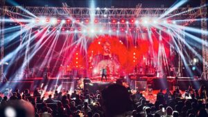 Javed Ali Instagram - What a spectacular audience we had last night! indore see you soon ❤️
.
.

@btwitschetan @yog_meher @riyakulkarni14 @lateshparabmusic @dhananjaywabale @rohann_197 @anupshankar_official @manishbassman @musical_ameya @ronnys1990 @ashwin.rokade_official 
.
.
#javedali #javedali4u #liveconcert