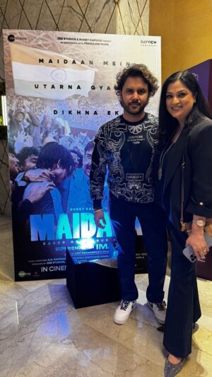 Javed Ali Instagram - ‘Mirza’ from #maidaan one the 🔝 everywhere and getting so much love from all over the world ❤️ 
And we sang this impromptu live first time at the premiere 🎥 
@arrahman sir’s Magic in every note 🎵 ♥️
Beautiful lyrics by @manojmuntashir 🖊️ 
#music #arrahman #javedali #richasharma #manojmuntashir #amitsharma #ajaydevgan