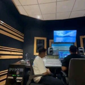 Javed Ali Instagram - What a wonderful session i had with the one and only @javedali4u ♥️ Thank you honouring my composition with your beautiful voice javed ji ♥️ Really a dream come true ♥️ 

Something big coming soon ♥️✨ 

#arjitsrivastava #javedali
