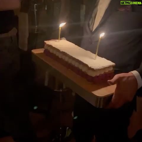 Javier Ambrossi - 27.6K Likes - 39 🎂 No puedo sentirme más afortunado. Sobre todo por la gente que tengo cerca. Gracias a todxs por los mensajes ❤️ Y gracias @fsmadrid y @danibrasserie por una noche preciosa.
