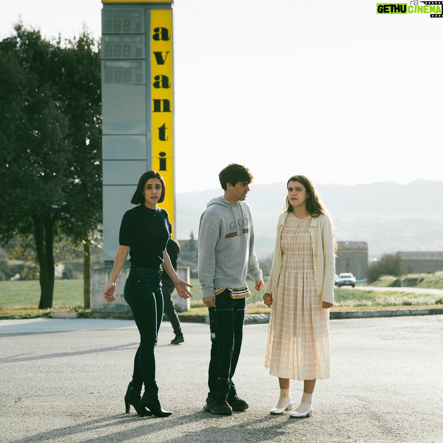 Javier Ambrossi - 34.1K Likes - Carmen, Albert, Maca, Roger, Amaia, Valeria, Cristina, Mabel, Ània, Sara. Os llevo dentro para siempre ❤️ el capi 6 fue uno de esos momentos creativos mágicos en los que todo fluye desde el guion y todo es exactamente cómo uno había imaginado pero multiplicado por el talento de las actrices y el equipo.
Gracias por todos los comentarios sobre La Mesías. Me hace muy feliz. Solo queda un capi. Uf.