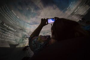 Javier Bardem Instagram - On this big 360º dome behind me @greenpeace projected last night all your powerful messages of support for scientists working on an Antarctic Ocean Sanctuary next to beautiful images of Antarctic landscapes and wildlife. Today, with the huge win on krill industry, we are one step closer to protecting the Antarctic. Thank you for making it possible.
.
.
.
Sobre esta cúpula de 360º anoche @greenpeace_esp proyectó todos los mensajes de apoyo que habéis enviado a los científicos y científicas que trabajan por un #SantuarioAntártico, junto a imágenes preciosas de los paisajes de la Antártida y su fauna. Hoy, con la victoria que hemos conseguido ante la industria del kril, estamos un paso más cerca de proteger el océano Antártico. Gracias por haberlo hecho posible.