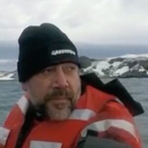 Javier Bardem Instagram - Aquí tenéis el trailer de Santuario. .... Here you have the trailer of Sanctuary.

#protectantarctica 
@greenpeace_es @morenafilms @carlosbardemoficial