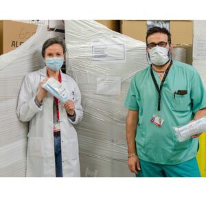 Javier Bardem Instagram - The medical supplies we have been trying to source for weeks are arriving in stages and with delays. The demand for these supplies is overwhelming and the delays are long. But today, another shipment of these supplies has arrived! @alejandrosanz and Pedro Almodóvar have joined Javier and I in making this donation. Together we have managed to obtain 152.000 surgical masks and FFP2 which have been delivered today to the Gregorio Marañon Hospital in Madrid and to the Non profit organization, Open Arms in Barcelona. This organization will distribute the medical supplies to Senior citizens’ Residences and Nursing homes throughout Cataluña,
providing support to our extraordinary medical personnel and carers.
Our gratitude goes out to MAPE for their help in processing the orders.
This is the time to continue working together and supporting unconditionally the ones who need it the most amongst us and the amazing teams of exceptional human beings that care for them and look after all of us all during our confinement. Thank you!! 🙏❤ We send our condolences and love to all the people who have lost a loved one in this dramatic situation.
.
.
.
Repost @penelopecruzoficial