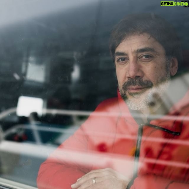Javier Bardem - 20.7K Likes - Hoy es el Día Internacional del Pingüino, una de las especies animales más emblemáticas de la Antártida. En este lugar, el océano Antártico, nos estamos jugando el futuro de la humanidad. El pasado mes de febrero me reuní en Berlín con funcionarios de la Unión Europea y les enseñé este documental con nuestro increíble viaje para mostrarles la importancia de proteger el océano Antártico. Podéis verlo al completo en el link de la bio.
.
.
#WorldPenguinDay #ProtectAntarctic #SantuarioAntártico
