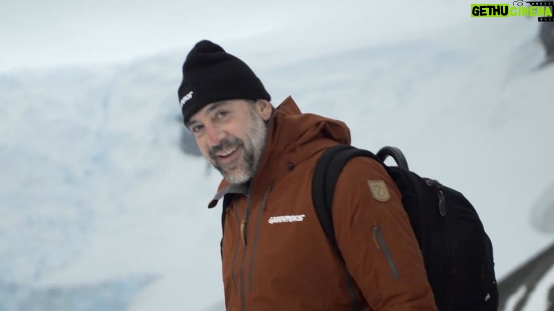 Javier Bardem - 6.5K Likes - Subiendo a visitar una colonia de pingüinos barbijos con @greenpeace_esp @carlosbardemoficial y tripulantes del #arcticsunrise Una larga caminata por la nieve para observarlos en paz, en su hábitat natural. La belleza sin filtros de la naturaleza, que conmueve, que nos obliga a luchar por ella. Tenemos que relacionarnos con ella desde el máximo respeto. Es nuestro derecho, privilegio, obligación y responsabilidad preservarla para las generaciones futuras.
Estas imágenes fabulosas son de @fabio.nascimento !!!
Entra, únete y firma en:
protecttheantarctic.org
.
.
.
Climbing a hill to visit a colony of chinstrap penguins with @greenpeace_esp @carlosbardemoficial and the crew of #arcticsunrise. A long walk through the snow to observe the animals in peace, in their natural habitat. Beauty without filters, the beauty of nature that forces us to fight for it. We have to relate to nature with the utmost respect. It is our right, privilege, obligation and responsibility to preserve it for future generations.
These fabulous images are from @ fabio.nascimento !!!
Sign in, join and sign in:
protecttheantarctic.org .
.
.
#protectantarctic #santuarioantartico #nohayplanetab porque #nohayplanetab