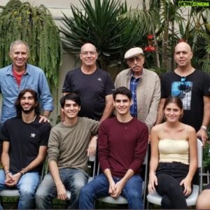 Javier Delguidice Instagram - Día del padre. 
La familia!  nada como reunirse y estar juntos. Amor del bueno y verdadero. Hoy es un día especial pero debemos honrar a nuestros viejos y su legado todos los días.
La vida es hoy. 
Que tengan un feliz día del padre,  que se gocen el día y que puedan darse un abrazo en familia.
Siempre unidos.

Que no importe  la distancia. 
Los amo. 

Feliz día del padre para ustedes, sus familias y sus viejitos  donde sea que estén.

Abrazo al cielo a  los que se nos fueron.