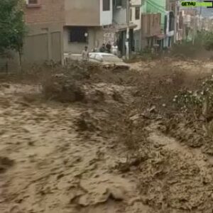 Javier Delguidice Instagram - Todos los años nuestro país sufre en temporada de invierno en la sierra de huaycos y desbordes de ríos quebradas que llegan a hasta todos los rincones de pueblos caseríos y comunidades. Agora se agrava con la presencia del ciclón Yaku, ha activado la alerta en tosas las rwgi9enes del pais. 
 Necesitamos toda la ayuda posible que podamos brindar a las familias que han perdido todos sus bienes, familia  y hogares. 

Toda ayuda que podamos dar en víveres, enseres, frazadas, ropa. Lo que puedas alcanzar siempre será agradecido y salvará un hogar. 
 Hoy más que nunca necesitamos de todos . 
Estos son los lugares a los que podemos  hacer llegar la ayuda .

Comunidades religiosas de todo credo,  son las más organizadas y las que mejor  llegan a la gente,  grupos de apoyo de defensa civil, agrupaciones vecinales de cada sector. Las municipalidades,  y finalmente en casa siempre sabremos por nuestros familiares y amigos como alcanzar la ayuda a los más cercanos. 

No nos quedemos viendo solo videos es momento de acción. 
Gracias desde ya, por lo que puedas hacer.  juntos somos más. 

#peru #solidaridad , #mipais , #juntospodemos