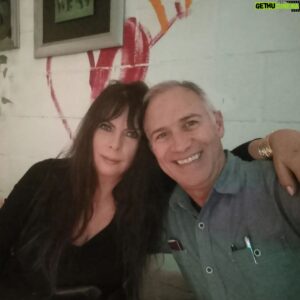 Javier Delguidice Instagram - Juntos almorzando como a veces nos pasa a las 6 pm  depues de atender a nuestros clientes. Claro esta que a medio dia nos comemos algun snack o algo así, sino el cuerpo no aguanta . 
Se sale adelante cuando se tiene las ganas y el empuje de construir lo propio. Feliz domingo