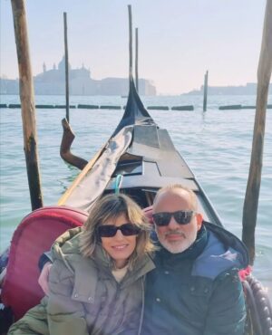 Javier Gutiérrez Instagram - Hoy cumple años mi compañera de vida, a la que tanto amo y admiro. Mucho por vivir y disfrutar juntos. Feliz vuelta al sol mi amor!!!
