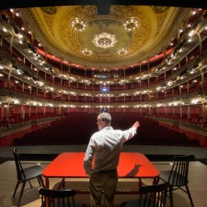 Javier Gutiérrez Instagram - A punto de saltar al ruedo. PRINCIPIANTES en el @teatro_arriaga.
📷 Del inigualable @daniperezprada #CulturaSegura
