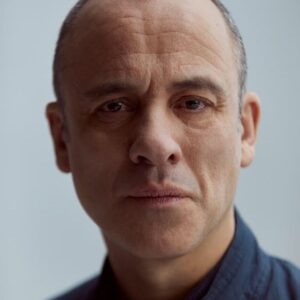 Javier Gutiérrez Instagram - Retrato del gran @vivesquim para la película HOGAR de los Hermanos Pastor.
@netflixes
#cinespeñol
