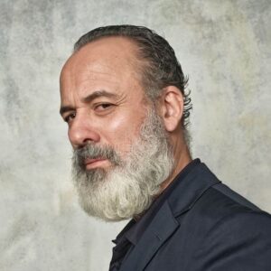 Javier Gutiérrez Instagram - Retrato del mago @jorgefuembuena para @sansebastianfes
#LaHija
#SSIFF69