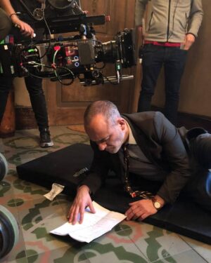 Javier Gutiérrez Instagram - Buenos días! Así comenzamos el día. Aprovechando cualquier momento para repasar...
Temporada 4 @estoyvivotve
@thegoodmoodproductions @globomedia
@themediaprostudio
📷 de la virtuosa @crsplazas