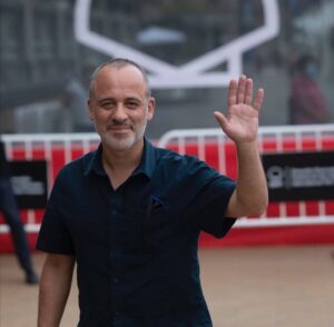 Javier Gutiérrez Instagram - Un placer volver a Donosti y disfrutar de su Festival de Cine. Gracias a su director #JoséluisRebordinos y a todo su equipo por su titánica labor y sacar adelante una edición mas del @sansebastianfes en tiempos tan complicados. 
Gracias a @recordtime_agencia @alejandro.publicity @javier_kuhn por el trato y la confianza
@amctv.es
📷 @nacholopezfotografo