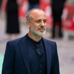 Javier Gutiérrez Instagram - Felicidades al festival @seminci_oficial por levantar otra edición mas el telón (y ya van 65) en un momento tan difícil y delicado para todos. Gracias por el calor y el cariño y sobre todo por seguir trabajando para hacer del cine un lugar seguro.
Gracias de nuevo a los amigos de @dsdamat_es
Feliz semana de cine Valladolid ❤️