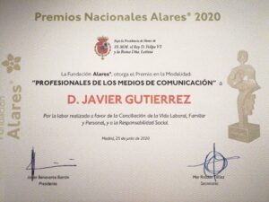 Javier Gutiérrez Instagram - Conciliar en nuestro oficio como en muchos otros algunos días que se convierte en una aventura y otros en un milagro. Gracias a la Fundación Alares y al jurado por el reconocimiento en sus Premios Nacionales 2020.
A favor de la conciliación de la vida laboral, familiar y personal.
Dedicado a  Mateo ❤️
@grupoalares