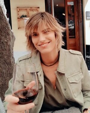 Javier Gutiérrez Instagram - Día importante hoy en casa. Cumple años esta mujer a la que amo y admiro cada día mas. Gracias por estar siempre sin que se te borre la sonrisa. Felicidades mi amor ❤️