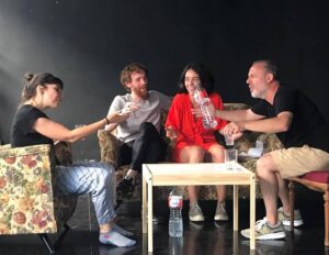 Javier Gutiérrez Instagram - Comenzamos nueva aventura teatral. PRINCIPIANTES de Raymond Carver versionado por Juan Cavestany y dirigido por el maestro Andrés Lima. ''De qué hablamos cuando hablamos de amor'' @monica_onesoff @daniperezpradafans @vickyluengo
