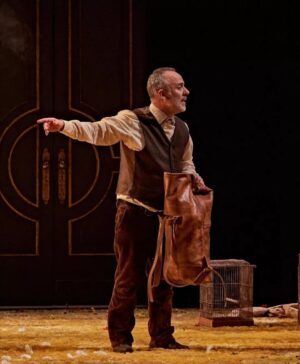 Javier Gutiérrez Instagram - Feliz por el Premio Rojas al trabajo teatral en ''Los Santos Inocentes''. Este Paco el Bajo con el que llevo de viaje más de un año no para de darme alegrías. Ahora podéis disfrutar de nuestros @santosinocentesteatro en @navesdelespanol de Madrid hasta el 11 de junio.
Gracias al público y al elenco que lo hace posible.
@ggproduccion
@teatroderojas