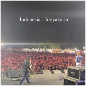 Javier Parisi Instagram - Terima kasih Indonesia 🙏🏻 Matur suwun Jogyakarta!!
I’ll be back🫶

📞Conectado 24/7 en Indonesia de la mano de @fonotrip_global 🌏

I love you all ❤️
с любовью 
Paljon rakkautta
愛を込めて
Com amor
.
.
.
.
#javierparisi #impersonator #johnlennon #lennon #lennontribute #tributetojohnlennon #beatleband #ultimateimagine #thebeatles #beatles #imaginejohnyoko #databeatle #lennonargentino #news #entertainment #ジョンレノン #eternallennon #lennonlookalike  #jogyakarta #johnlennontribute #prambanan #sammendesdirector