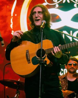 Javier Parisi Instagram - Reviviendo a la leyenda:
@javiparisi iluminó Lima con su concierto tributo a John Lennon, en donde también pudimos disfrutar de las canciones más representativas de The Beatles. 

Recuerda que si estás en Trujillo, puedes verlo HOY en el @teatro_upao. Entradas disponibles en @joinnus 🔥

Fotazos por @meghanlinoph ✌🏻

#javierparisi #Johnlennon #tributo #thebeatles