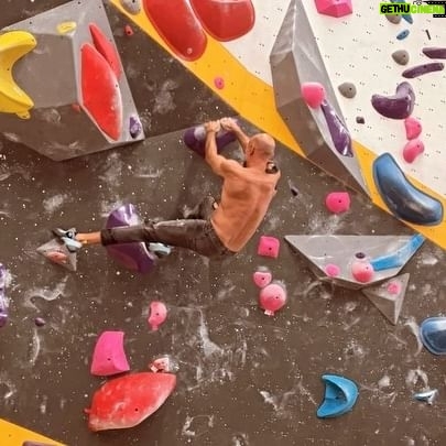 Javier Poza - 248 Likes - V6
“Importa más lo que pienses de ti mismo que lo que los demás opinen de ti”.
Seneca
.
.
.
.
#climb #climbing #climber #climbinglife #climbing_is_my_passion #boulder #bouldering #boulderinglife
#climbing_worldwide #indoorclimbing #goclimb #gripstrength #leadclimbing #doyouclimb #climbingnation #TimetoClimb #climbing_is_my_life #climbing_videos_of_instagram #climbingtraining #rockclimbing #rockclimb #rockclimber #Indoorrockclimbing
#boulderingproblems #boulderingwall #ageisjustanumber #50yearsyoung #tooyoungtobeold #fitover50 #prouddad