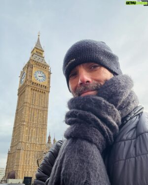 Javier Poza Instagram - Y así, profundamente agradecido y con mucho por reflexionar cumplo hoy 51 años. 
Aquí junto a este famoso molino que me recuerda lo rápido que machaca el tiempo.
London