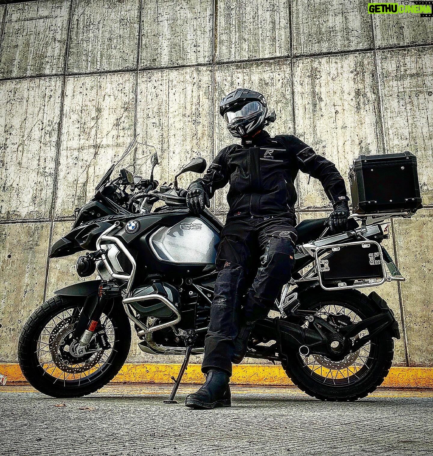 Javier Poza - 432 Likes - “Iré a cualquier parte, siempre que sea hacia adelante.”
David Livingstone