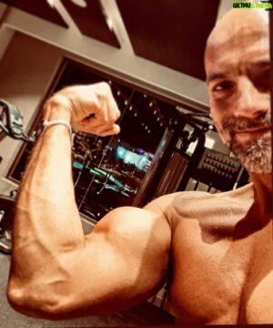 Javier Poza Instagram - A un mes y días de la lesión me dice mi fisio que vamos bien y que pronto estaremos de regreso.
Amén.
Gracias a todos por sus mensajes. 
Han sido una gran motivación.