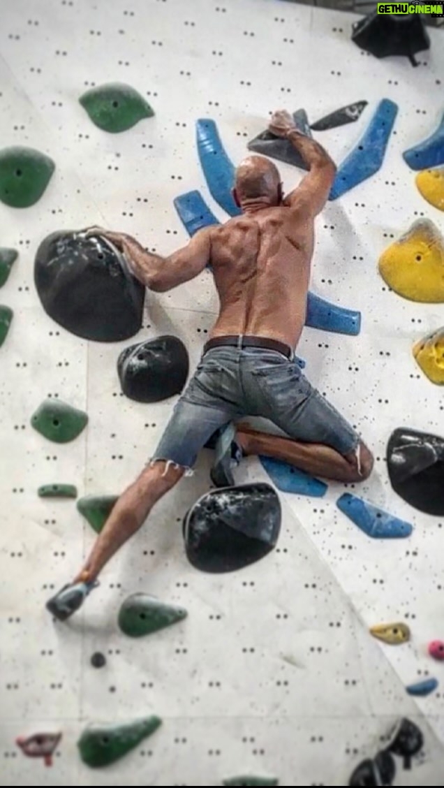 Javier Poza - 0.9K Likes - “Una cosa bien hecha, aunque sea poco a poco, no es poca cosa”.
Zenón de Citio
#climb #climbing #climber #climbinglife #climbing_is_my_passion #boulder #bouldering #boulderinglife
#climbing_worldwide #indoorclimbing #goclimb #gripstrength #leadclimbing #doyouclimb #climbingnation #TimetoClimb #climbing_is_my_life #climbing_videos_of_instagram #climbingtraining #rockclimbing #rockclimb #rockclimber #Indoorrockclimbing
#boulderingproblems #boulderingwall #ageisjustanumber #50yearsyoung #tooyoungtobeold #fitover50 #prouddad