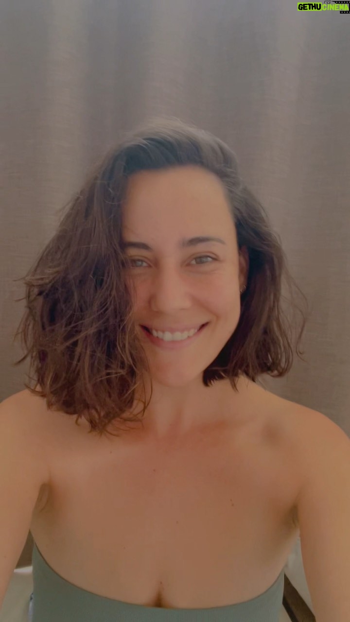 Jay Anstey - 1.5K Likes - Woke up this morning… grabbed a pair of scissors… and chopped off my hair. Yip…
#haircut #homehaircut